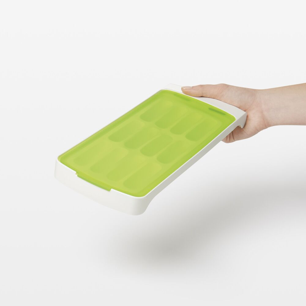 No-Spill Ice Stick Tray B8
