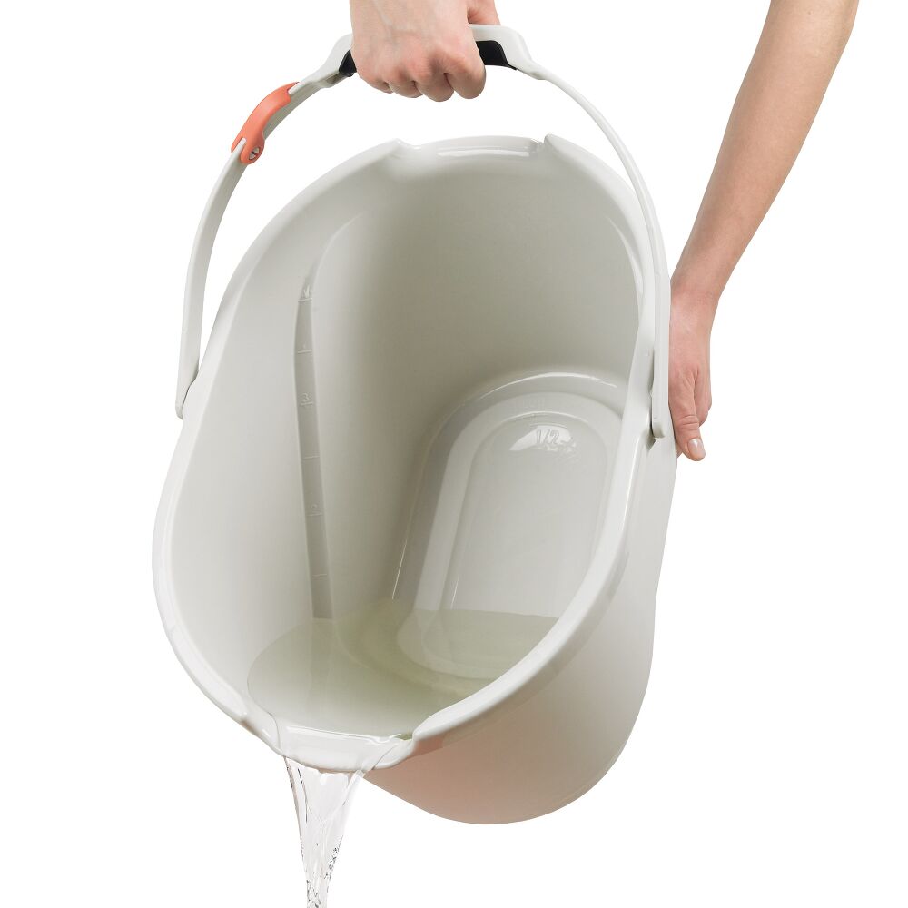 Angled Measuring Bucket A7