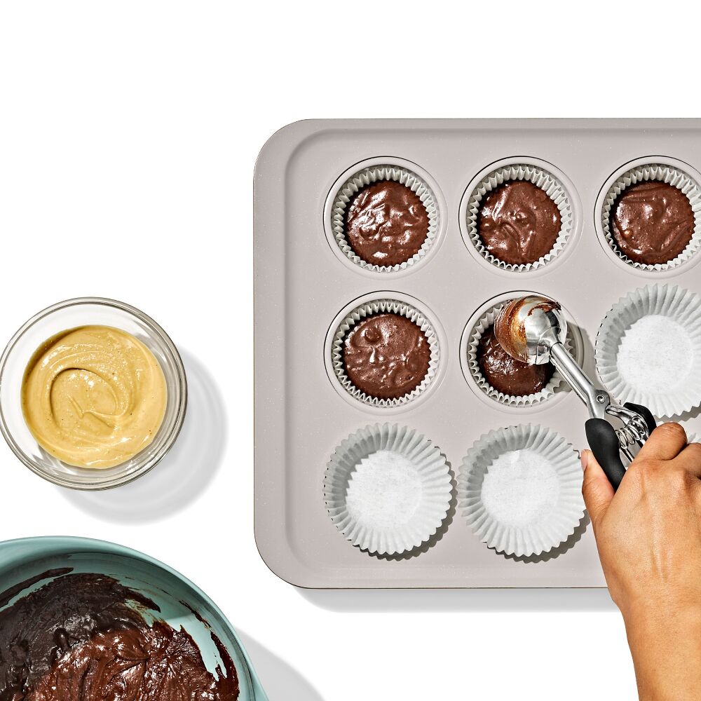 Non-Stick Pro Ceramic Coated Metal Bakeware 12 Cup Muffin Pan Q2