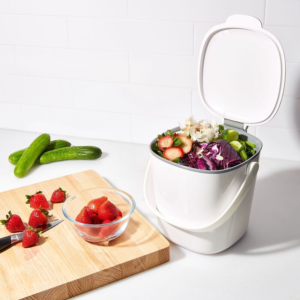 Easy-Clean Compost Bin - 0.75 Gal C3