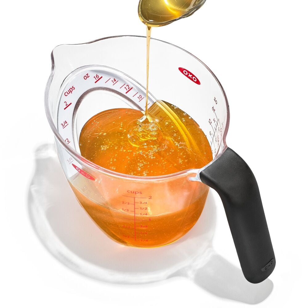 2-Cup Angled Measuring Cup F0