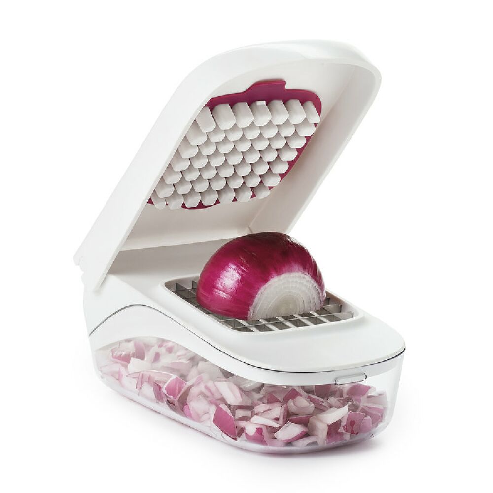 Vegetable Chopper with Easy-Pour Opening J3